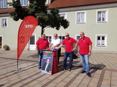 Georg Wiedemann mit SPD Mitglieder